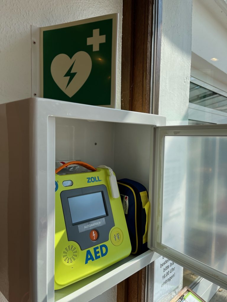 Defibrilator in Rezeption